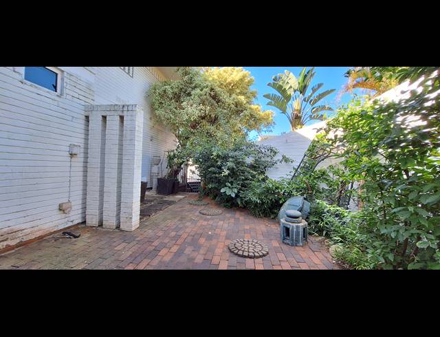 3 BEDROOM DUPLEX RENTED IN ESSENWOOD
